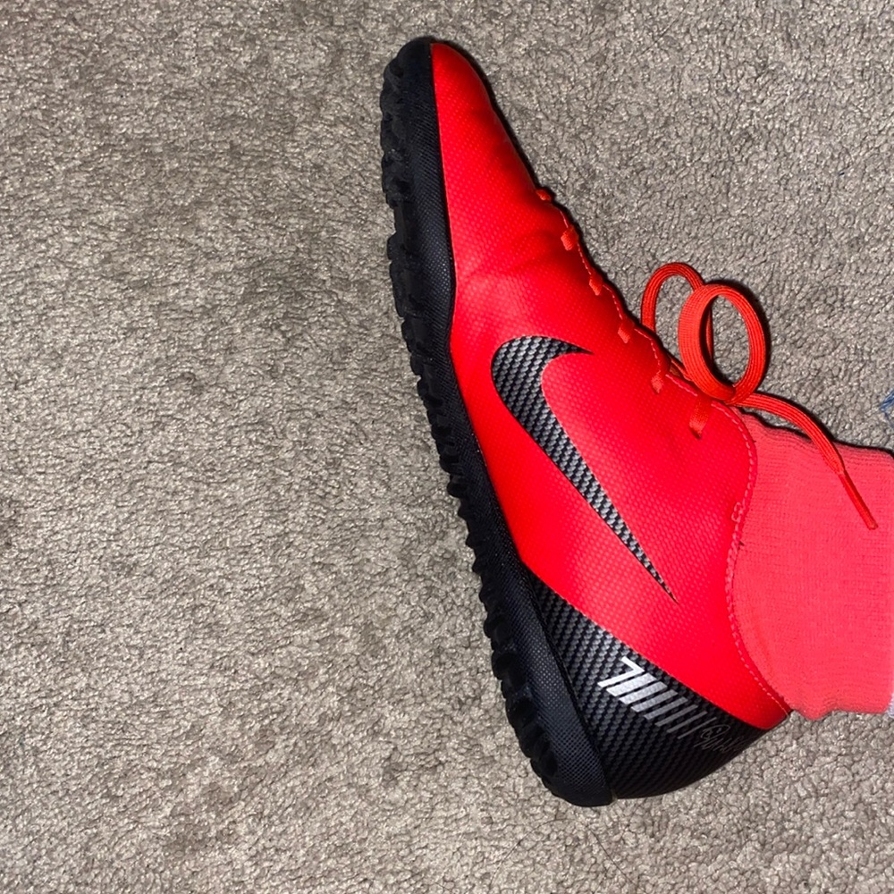 Soccer cleats. SUPERFLY 6 CLUB CR7 TF